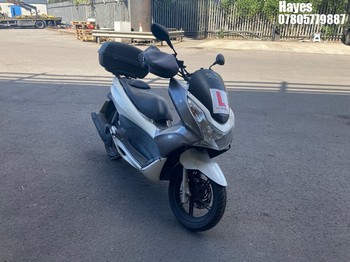 Location: Hayes - 2010 HONDA WW 125 EX2-A Motorcycle REG: LT60WXL, Keys: No, MOT Expiry date: 10/08/2024, 125 Petrol, Automatic, Former Keepers: 8