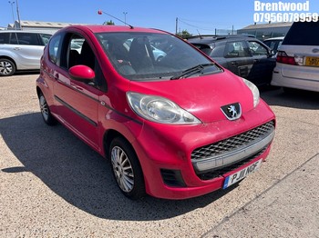 Location: Brentwood - 2011 PEUGEOT 107 URBAN 3 Door Hatchback REG: PJ11NGF, Keys: Yes, MOT Expiry date: 18.03.2026, 998 Petrol, 5 Speed Manual Petrol, Former Keepers: 6