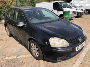 Location: Brentwood - 2004 VOLKSWAGEN GOLF TDI SE 5 Door Hatchback REG: SG54XFJ, Keys: No, MOT Expiry date: 19.02.2027, 1896 Diesel, 5 Speed Manual Diesel, Former Keepers: 7