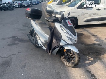 Location: HAYES / HEATHROW - 2018 HONDA WW 125-A Motorcycle REG: LO18ZFX, 125cc Petrol, Automatic, Former Keepers: 7, Keys: No, MOT: Expiry date12/05/2027