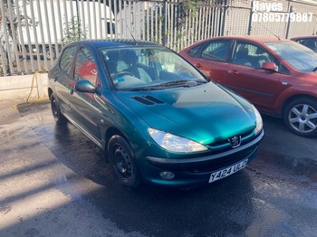 Location: Hayes - 2001 PEUGEOT 206 LX 5 Door Hatchback REG: Y424ULD, Keys: No, MOT Expiry date: 13/08/2026, 1360 Petrol, 5 Speed Manual Petrol, Former Keepers: 3