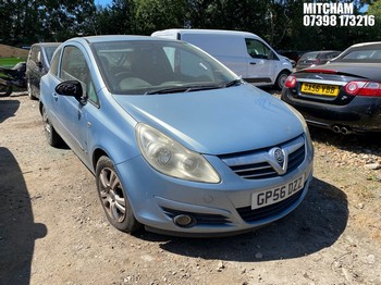 Location: Mitcham - 2006 VAUXHALL CORSA CLUB A/C 3 Door Hatchback REG: GP56DZZ, Keys: No, MOT Expiry date: 13/04/2026, 1364 Petrol, 5 Speed Manual Petrol, Former Keepers: 5