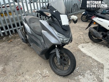 Location: Mitcham - 2016 HONDA NSS 125 AD-F Motorcycle REG: WK66LKP, Keys: No, MOT Expiry date: 08/05/2026, 125 Petrol, AUTOMATIC, Former Keepers: 4