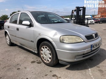 Location: Nottingham - 2000 VAUXHALL ASTRA CLUB 8V 5 Door Hatchback REG: W296MEN, Keys: No, MOT Expiry date: 01/11/2026, 1598 Petrol, 5 Speed Manual Petrol, Former Keepers: 3