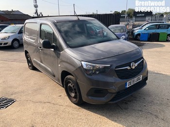 Location: Brentwood - 2019 VAUXHALL COMBO 2000 SPORTIVE S/S Panel Van REG: OE19UDG, Keys: No, MOT Expiry date: 16/06/2026, 1560 Diesel, 5 Speed Manual Diesel, Former Keepers: 1