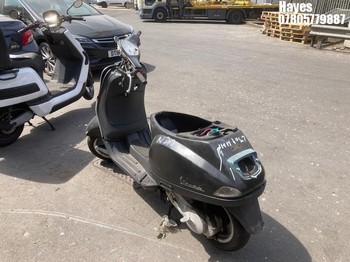 Location: Hayes - 2009 PIAGGIO VESPA LX 50 Moped REG: LJ09HHF, Keys: No, MOT Expiry date: 30/04/2026, 49 Petrol, Automatic, Former Keepers: 13