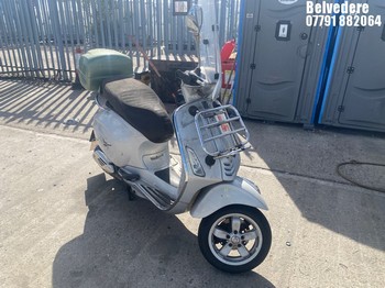 Location: Belvedere - 2015 PIAGGIO VESPA PRIMAVERA 125 TOURI Scooter REG: KF15EVT, Keys: No, MOT Expiry date: 27/09/2025, 124 Petrol, automatic, Former Keepers: 2