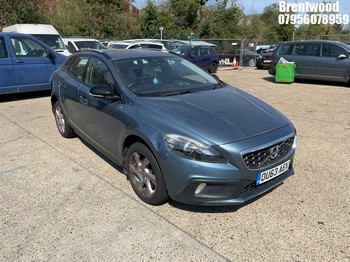 Location: Brentwood - 2013 VOLVO V40 CROSS COUNTRY LUX D2 5 Door Hatchback REG: OU63AEK, Keys: No, MOT Expiry date: 02.11.2026, 1560 Diesel, 6 Speed Auto Diesel, Former Keepers: 7