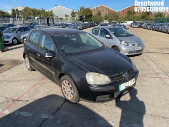 Location: Brentwood - 2005 VOLKSWAGEN GOLF S AUTO 5 Door Hatchback REG: LN55UEX, Keys: No, MOT Expiry date: 01.02.2023, 1598 Petrol, 6 Speed Auto Petrol, Former Keepers: 4