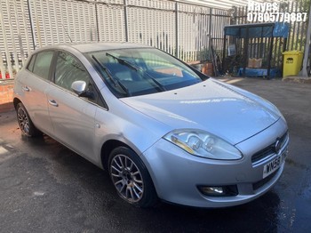 Location: Hayes - 2008 FIAT BRAVO DYNAMIC 90 5 Door Hatchback REG: WN58THZ, Keys: No, MOT Expiry date: 18/12/2026, 1368 Petrol, 6 Speed Manual Petrol, Former Keepers: 8