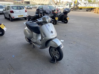 Location: Hayes - 2003 PIAGGIO VESPA GT 200 Scooter REG: LA03NSZ, Keys: No, MOT Expiry date: 02/11/2022, 198 Petrol, AUTOMATIC, Former Keepers: 4
