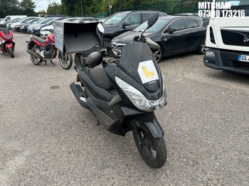 NOTE: ATF Registered Buyers ONLY - Location: Mitcham - 2015 HONDA WW 125 EX2-F Motorcycle REG: YX65YML, Keys: No, MOT Expiry date: 11/05/2024, 125 Petrol, AUTOMATIC, Former Keepers: 7