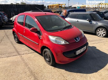 Location: Brentwood - 2007 PEUGEOT 107 URBAN SEMI-AUTO 5 Door Hatchback REG: GJ57OVX, Keys: No, MOT Expiry date: 04/01/2027, 998 Petrol, 5 Speed Semi Auto Petrol, Former Keepers: 6