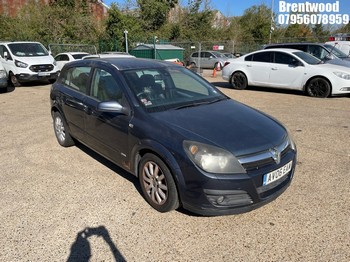 Location: Brentwood - 2006 VAUXHALL ASTRA DESIGN TWINPORT 5 Door Hatchback REG: AV06EAW, Keys: No, MOT Expiry date: 03/01/2026, 1598 Petrol, 5 Speed Manual Petrol, Former Keepers: 7