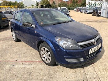 Location: Brentwood - 2004 VAUXHALL ASTRA CLUB TWINPORT 5 Door Hatchback REG: EA54OUJ, Keys: No, MOT Expiry date: 01/05/2027, 1598 Petrol, 5 Speed Manual Petrol, Former Keepers: 5