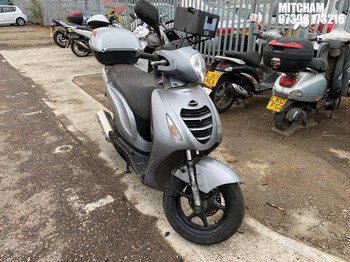 Location: Mitcham - 2012 HONDA PES 125 A Motorcycle REG: LC61YVK, Keys: No, MOT Expiry date: 27/10/2026, 125 Petrol, Automatic, Former Keepers: 4