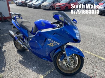 Location: South Wales - 1999 HONDA CBR 1100 XX Motorcycle REG: T515UAB, Keys: No, MOT Expiry date: 24/06/2024, 1137 Petrol, 6 Speed manual petrol, Former Keepers: 8