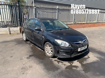Location: Hayes - 2011 HYUNDAI I30 COMFORT CRDI 5 Door Hatchback REG: EK11ZXD, Keys: No, MOT Expiry date: 10/05/2026, 1582 Diesel, 6 Speed Manual Diesel, Former Keepers: 10