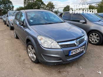 Location: Mitcham - 2007 VAUXHALL ASTRA CLUB TWINPORT 5 Door Hatchback REG: KY07ZPW, Keys: No, MOT Expiry date: 07/12/2025, 1364 Petrol, 5 Speed Manual Petrol, Former Keepers: 4