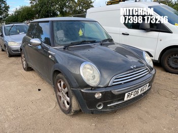 Location: Mitcham - 2006 MINI MINI COOPER PARK LANE CVT 3 Door Hatchback REG: RF06VGT, Keys: No, MOT Expiry date: 13/10/2025, 1598 Petrol, Variable Speed Auto Petrol, Former Keepers: 7