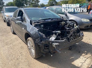 Location: Mitcham - 2011 VAUXHALL ASTRA EXCITE 5 Door Hatchback REG: SH11FZG, Keys: No, MOT Expiry date: 30/04/2027, 1398 Petrol, 5 Speed Manual Petrol, Former Keepers: 3