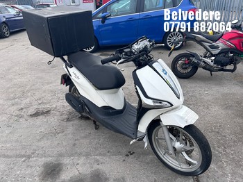 Location: Belvedere - 2023 PIAGGIO LIBERTY 125 ABS Scooter REG: LJ72BRK, Keys: No, MOT Expiry date: 02/02/2026, 124 Petrol, AUTO, Former Keepers: 6