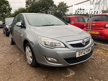 Location: Mitcham - 2012 VAUXHALL ASTRA EXCLUSIV 113 5 Door Hatchback REG: DY12KNN, Keys: No, MOT Expiry date: 12/04/2026, 1598 Petrol, 5 Speed Manual Petrol, Former Keepers: 7