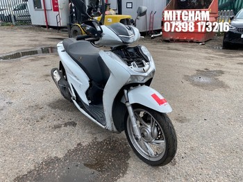 Location: Mitcham - 2020 HONDA SH 125 AD-L Motorcycle REG: LR20UEN, Keys: No, MOT Expiry date: 07/07/2025, 125 Petrol, AUTOMATIC, Former Keepers: 11