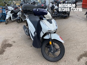 Location: Mitcham - 2022 HONDA SH 125 AD2-N Motorcycle REG: LC22EPU, Keys: No, MOT Expiry date: 03/05/2026, 125 Petrol, AUTOMATIC, Former Keepers: 10