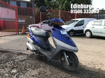 Location: Edinburgh - 1998 YAMAHA XC 125 T Scooter REG: R110KSX, Keys: No, MOT Expiry date: 22/05/2024, 124 Petrol,, Former Keepers: 6