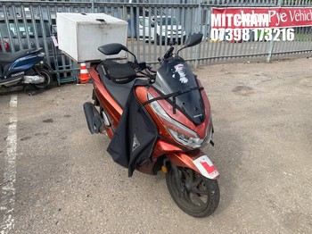 Location: MITCHAM - 2019 HONDA WW 125-A Motorcycle REG: LF19EDK, 125cc Petrol, AUTOMATIC, Former Keepers: 7, Keys: No, MOT: Expiry date08/12/2026