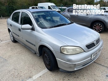 Location: Brentwood - 2002 VAUXHALL ASTRA CLUB AUTO 5 Door Hatchback REG: FV51FGM, Keys: No, MOT Expiry date: 04/02/2026, 1598 Petrol, 4 Speed Auto Petrol, Former Keepers: 5