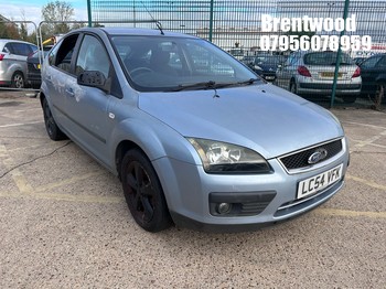 Location: Brentwood - 2005 FORD FOCUS ZETEC AUTO 5 Door Hatchback REG: LC54VFK, Keys: No, MOT Expiry date: 06/03/2026, 1596 Petrol, 4 Speed Auto Petrol, Former Keepers: 9