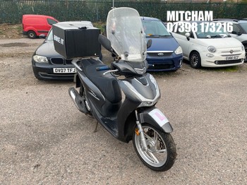 Location: Mitcham - 2020 HONDA SH 125 AD-L Motorcycle REG: GX20VZL, Keys: No, MOT Expiry date: 08/07/2026, 125 Petrol, automatic, Former Keepers: 5