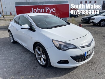 Location: South Wales - 2012 VAUXHALL ASTRA GTC SRI TURBO 3 Door Hatchback REG: BT12BLK, 1598cc Petrol, 6 Speed Manual Petrol, Former Keepers: 2, Keys: Yes, MOT Expiry date: 16/09/2025
