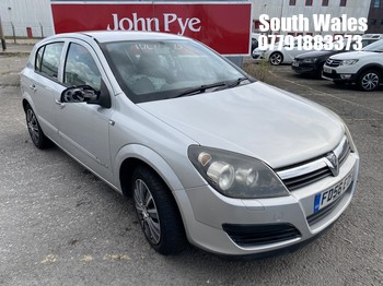 Location: South Wales - 2006 VAUXHALL ASTRA CLUB TWINPORT 5 Door Hatchback REG: FD56EZF, Keys: No, MOT Expiry date: 03/10/2025, 1598 Petrol, 5 Speed Manual Petrol, Former Keepers: 6