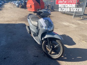 Location: Mitcham - 2021 PEUGEOT TWEET 125 Motorcycle REG: HJ71YEF, Keys: No, MOT Expiry date: 02/12/2025, 125 Petrol, Automatic, Former Keepers: 6