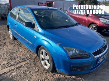 Location: Peterborough - 2005 FORD FOCUS ZETEC CLIMATE 3 Door Hatchback REG: OV55HAU, Keys: No, MOT Expiry date: 16/12/2025, 1596 Petrol, 5 Speed Manual Petrol, Former Keepers: 9