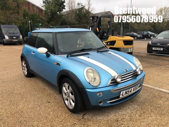 Location: Brentwood - 2004 MINI MINI ONE 3 Door Hatchback REG: LN54VDZ, Keys: No, MOT Expiry date: 19.10.2026, 1598 Petrol, 5 Speed Manual Petrol, Former Keepers: 9