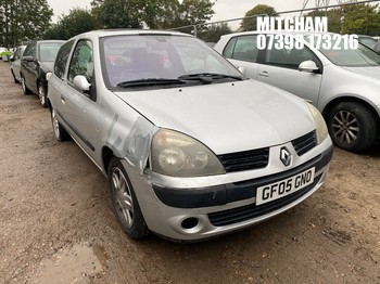 Location: Mitcham - 2005 RENAULT CLIO DYNAMIQUE 16V 3 Door Hatchback REG: GF05GNO, Keys: No, MOT Expiry date: 03/03/2027, 1149 Petrol, 5 Speed Manual Petrol, Former Keepers: 6