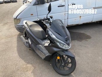 Location: Hayes - 2019 HONDA WW 125-A Motorcycle REG: LS69NPN, Keys: No, MOT Expiry date: 13/02/2025, 125 Petrol, Automatic, Former Keepers: 2