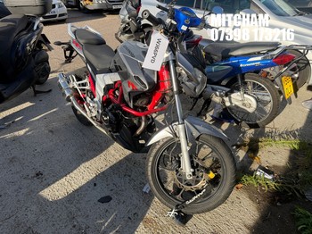 Location: Mitcham - 2016 LEXMOTO VENOM SE 125 SK 125-22 Motorcycle REG: WJ66PVD, Keys: No, MOT Expiry date: 09/02/2025, 124 Petrol, MANUAL, Former Keepers: 4