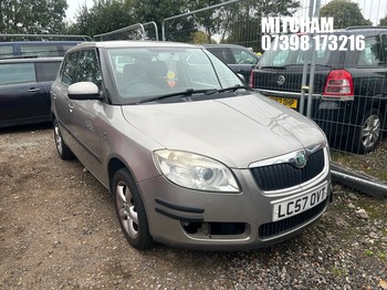 Location: Mitcham - 2007 SKODA FABIA 2 105 AUTO 5 Door Hatchback REG: LC57OVT, Keys: No, MOT Expiry date: 16/10/2026, 1598 Petrol, 6 Speed Auto Petrol, Former Keepers: 5