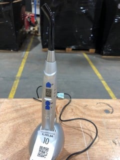 Lot 10  
            Birmingham - Collection Only 

                
MUW DENTAL CURING LIGHT