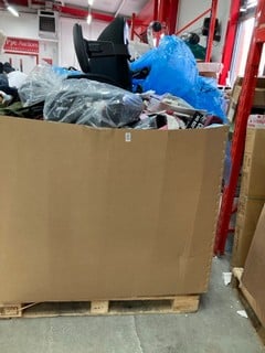 Lot 289  
            Nottingham SR8 - Collection Only 

                
PALLET OF VARIOUS ITEMS INC CLOTHING IN VARIOUS SIZES  - COLLECTION ONLY