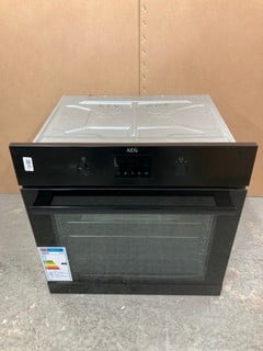 Lot 39  
            Nottingham SR8 - Delivery Or Collection 

                
AEG INTEGRATED SINGLE OVEN MODEL: BPK355061B  - EX DISPLAY