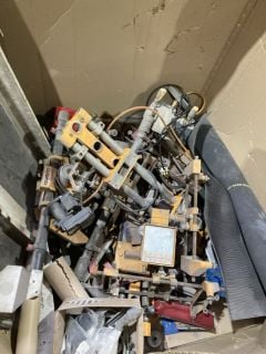 Lot 103  
            Birmingham - Collection Only 

                
PALLET OF WHEEL TRACKING EQUPMENT