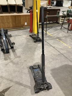 Lot 149  
            Birmingham - Collection Only 

                
HEAVY DUTY TROLLY JACK