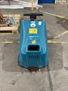 Lot 164  
            Birmingham - Collection Only 

                
2015 MAKITA HW120 HOT WATER PRESSURE WASHER S/N 22740-42150032