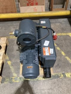 Lot 171  
            Birmingham - Collection Only 

                
BUSCH ROTARY VANE VACUUM PUMP S/N OK03000201